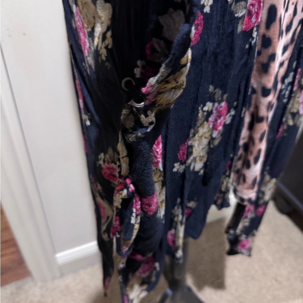 Free People Floral Kimono Cardigan - black  with Pink / green floral. Sz xs/s - Picture 3 of 6